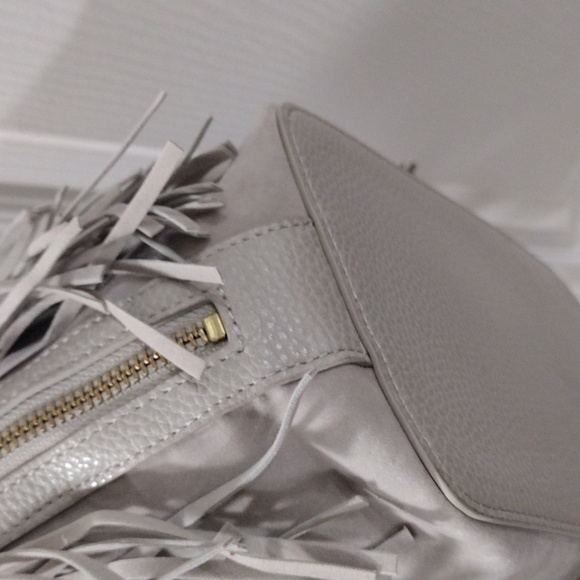 Samantha Vega Grey Leather Fringe Drawstring Bags, Handbags, Magnetic Closure - Picture 8 of 17